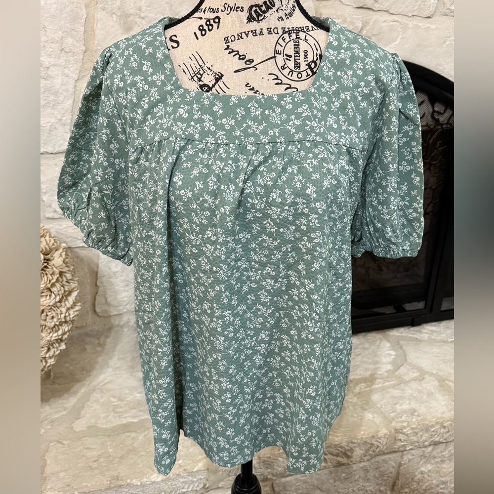 Sage Green Floral Puff-Sleeve Tunic Top